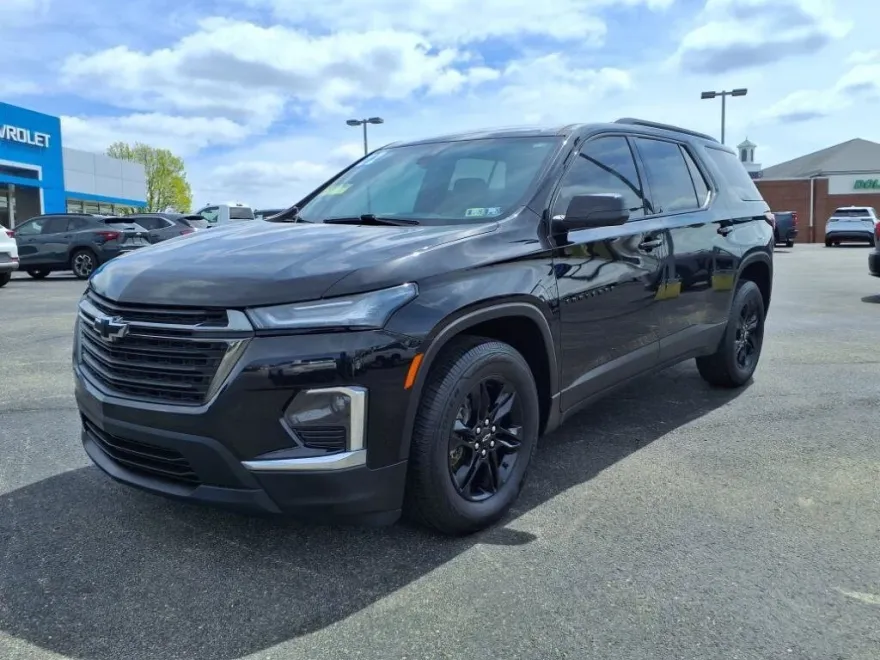 2022 Chevrolet Traverse LS photo 1