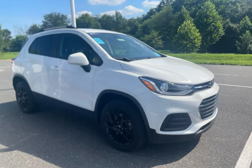 2022 Chevrolet Trax LT photo 1