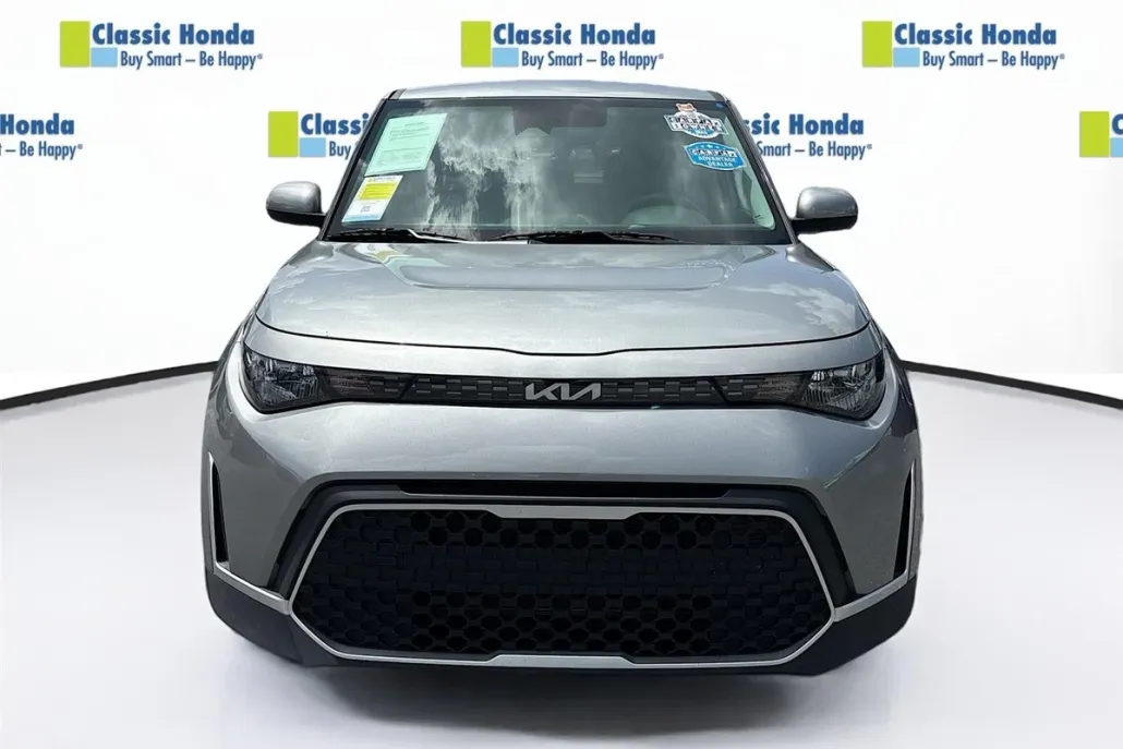 2024 Kia Soul LX photo 1