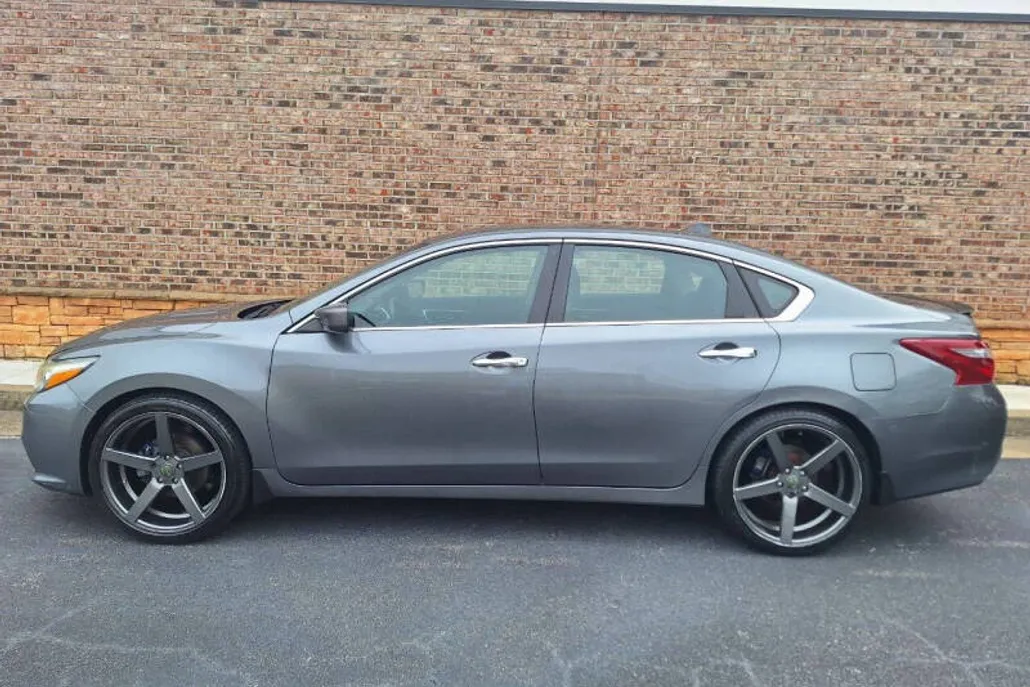 2018 Nissan Altima 2.5 SV photo 1