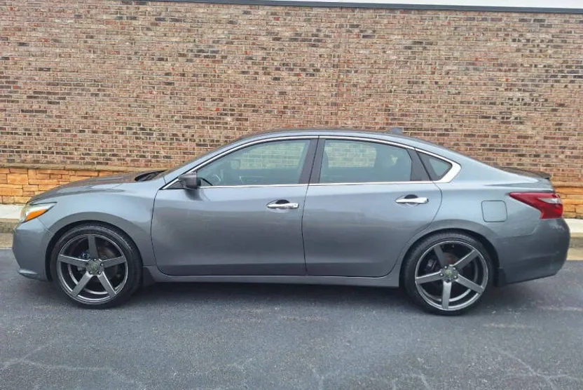 2018 Nissan Altima 2.5 SV photo 1