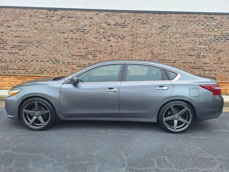 2018 Nissan Altima 2.5 SV photo 1
