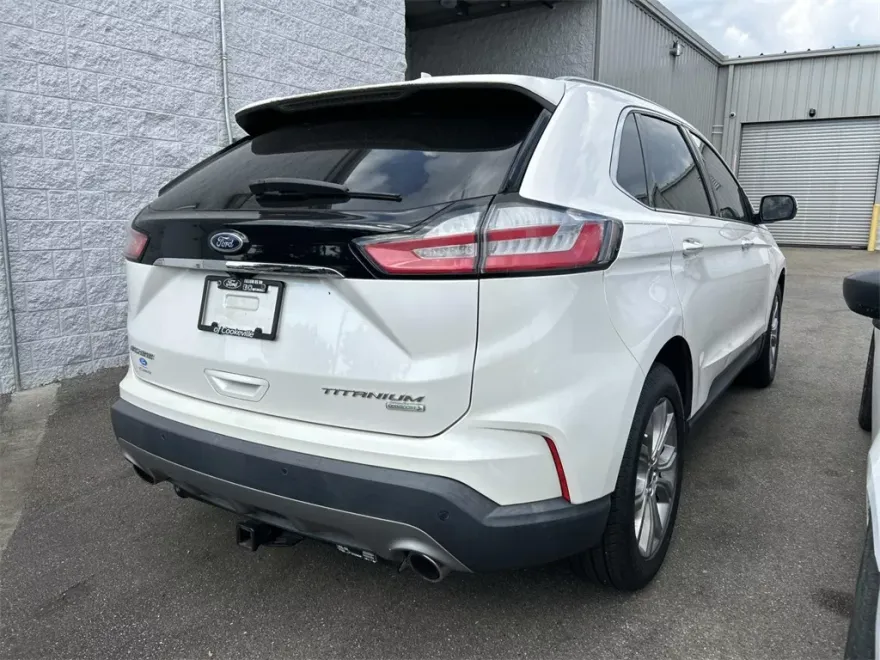 2019 Ford Edge Titanium photo 1