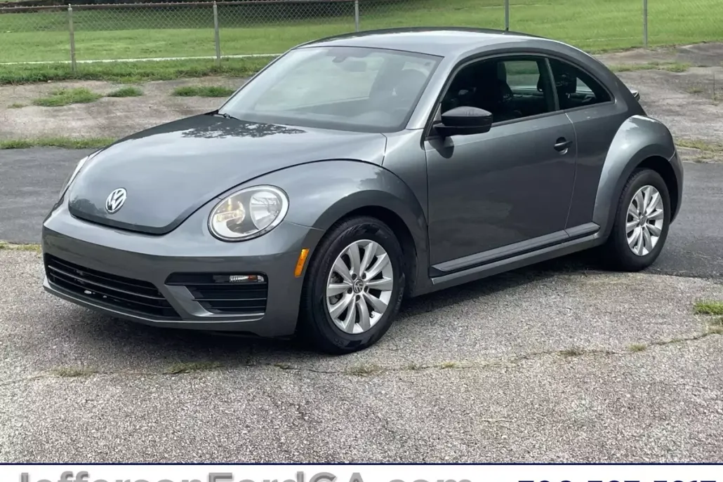 2017 Volkswagen Beetle 1.8T Classic photo 1