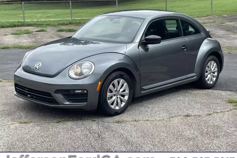 2017 Volkswagen Beetle 1.8T Classic photo 1