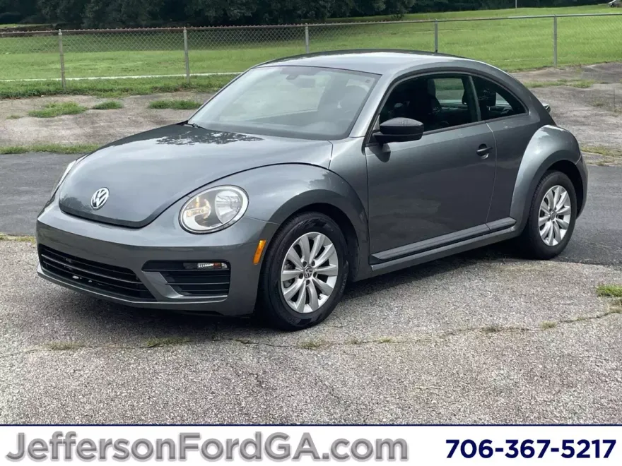 2017 Volkswagen Beetle 1.8T Classic photo 1