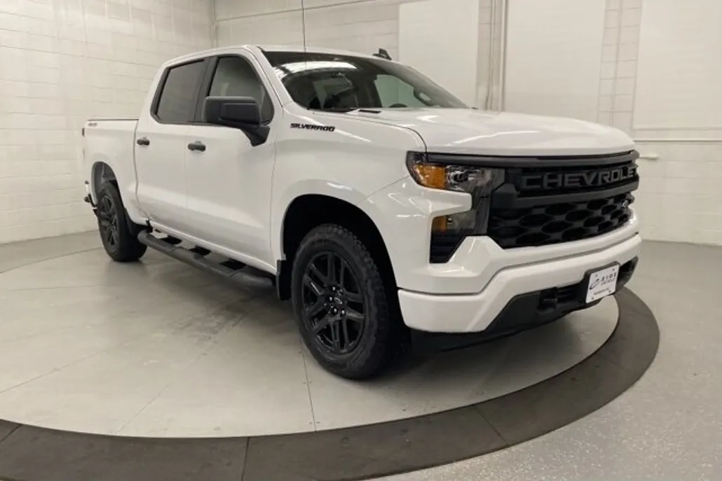 2026 Chevrolet Silverado 1500 Custom photo 1
