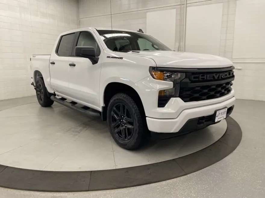 2026 Chevrolet Silverado 1500 Custom photo 1
