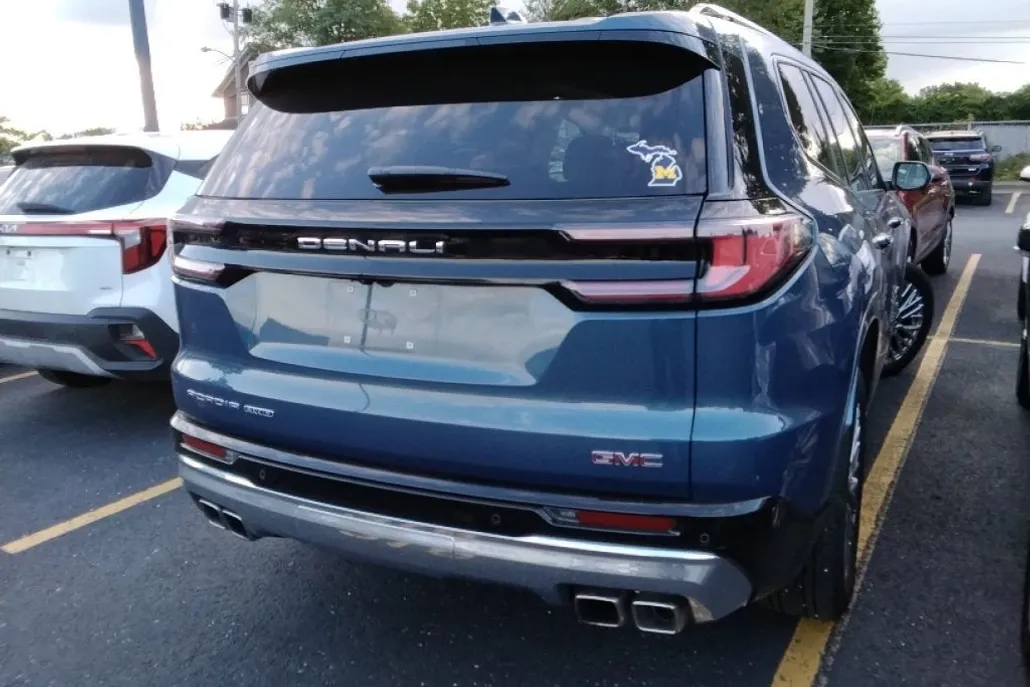 2024 Gmc Acadia Denali photo 1