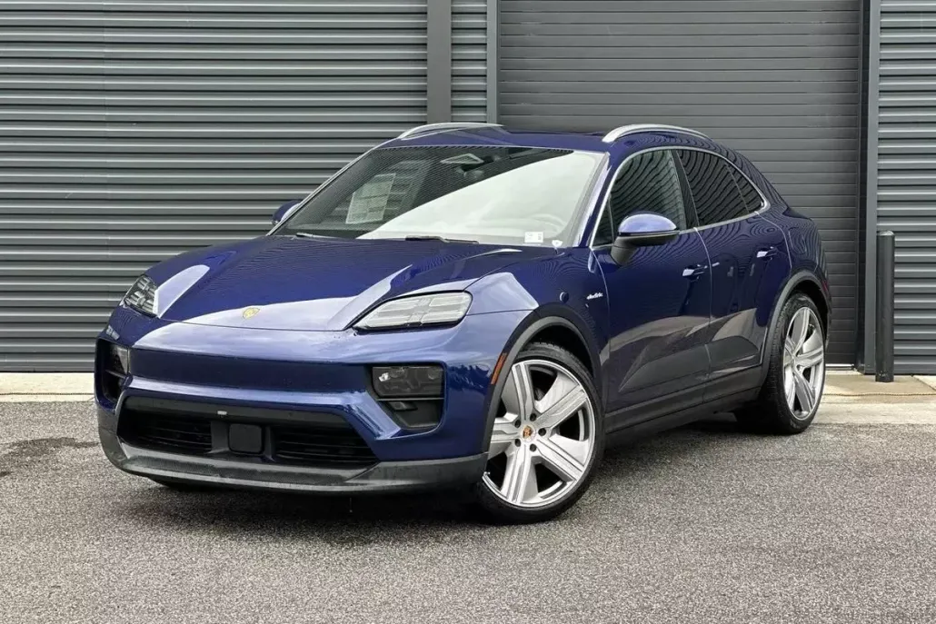 2024 Porsche Macan 4 Electric photo 1