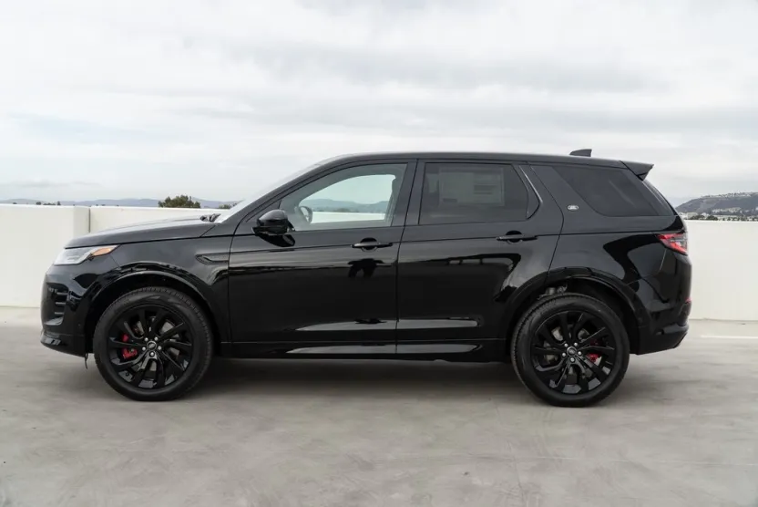 2025 Land Rover Discovery Sport SE photo 1