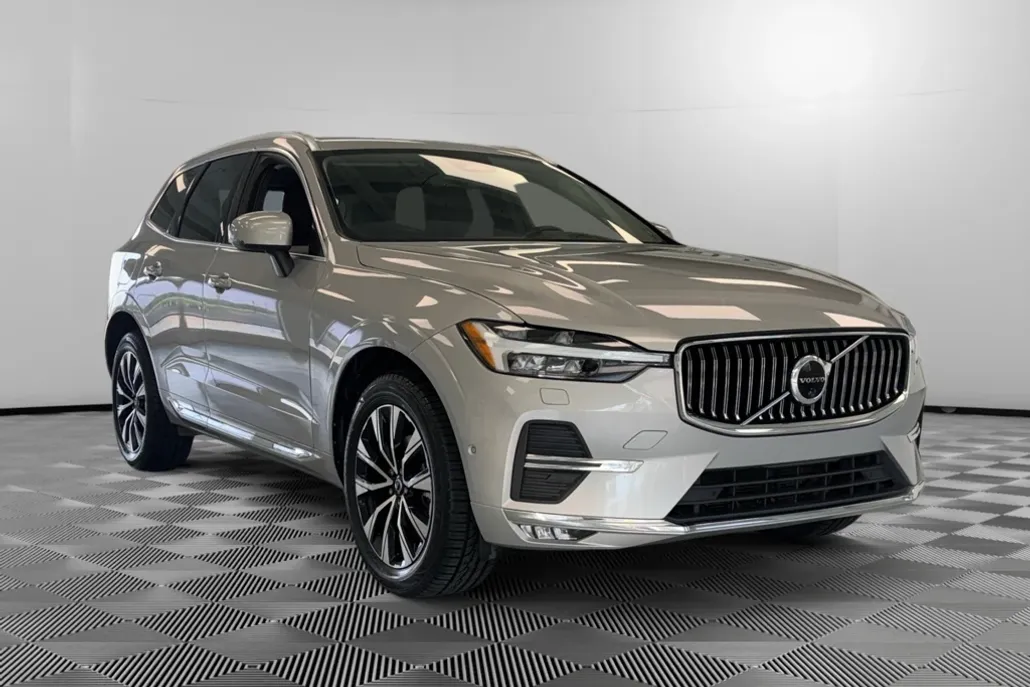 2023 Volvo XC60 B5 Plus photo 1