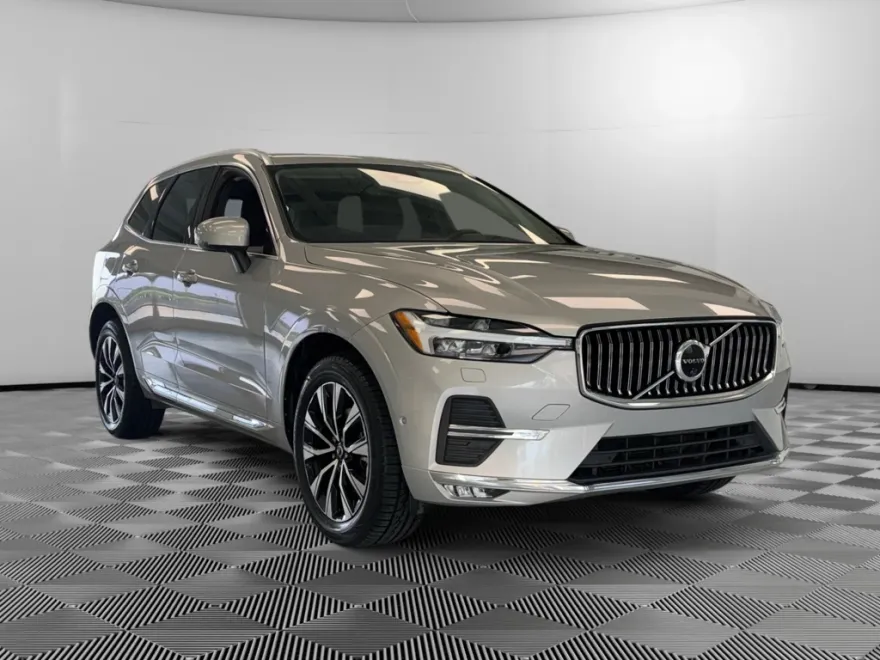 2023 Volvo XC60 B5 Plus photo 1