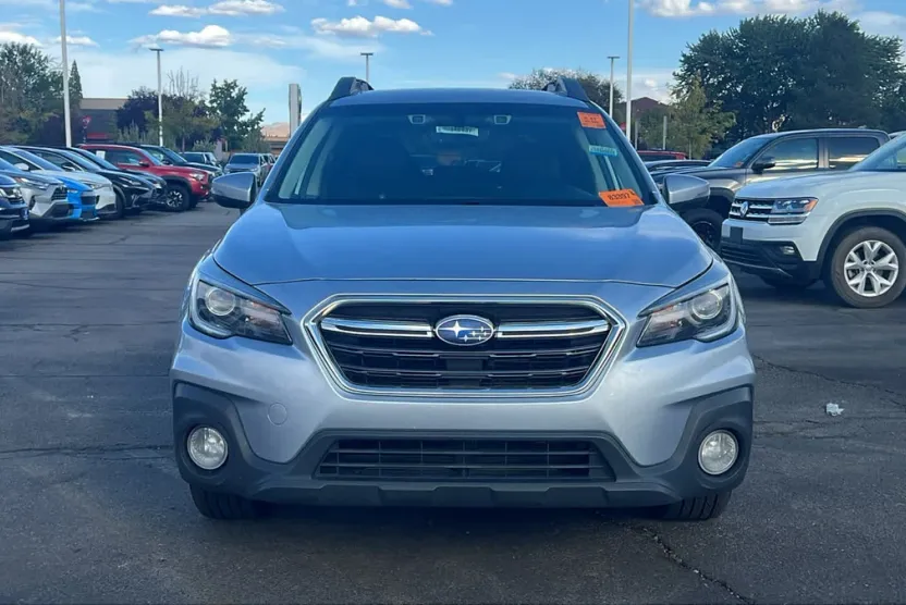 2019 Subaru Outback Limited photo 1