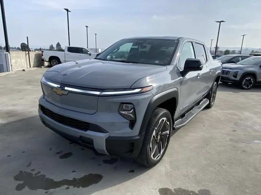 2025 Chevrolet Silverado EV LT photo 1
