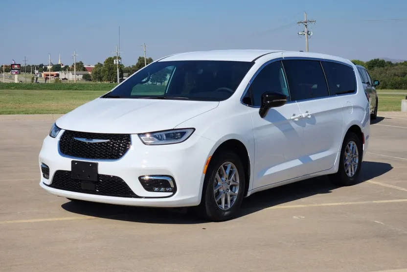 2025 Chrysler Pacifica photo 1