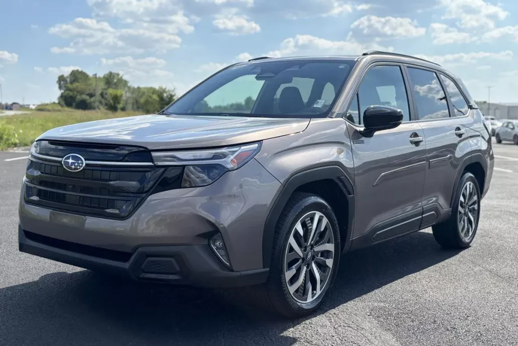 2025 Subaru Forester Touring photo 1