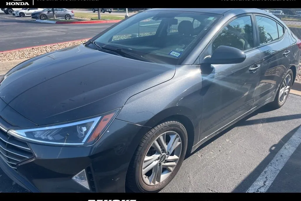 2020 Hyundai Elantra SEL photo 1