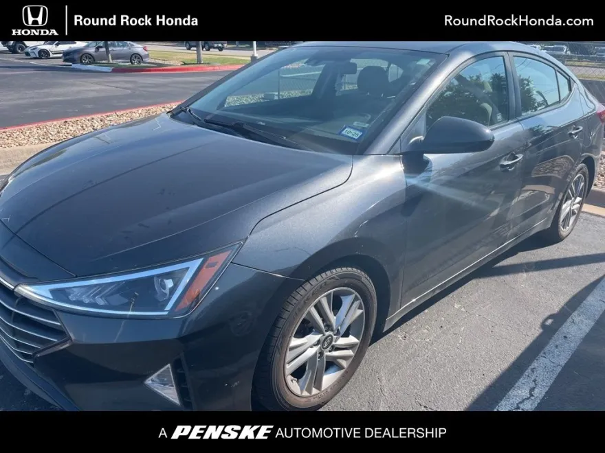 2020 Hyundai Elantra SEL photo 1