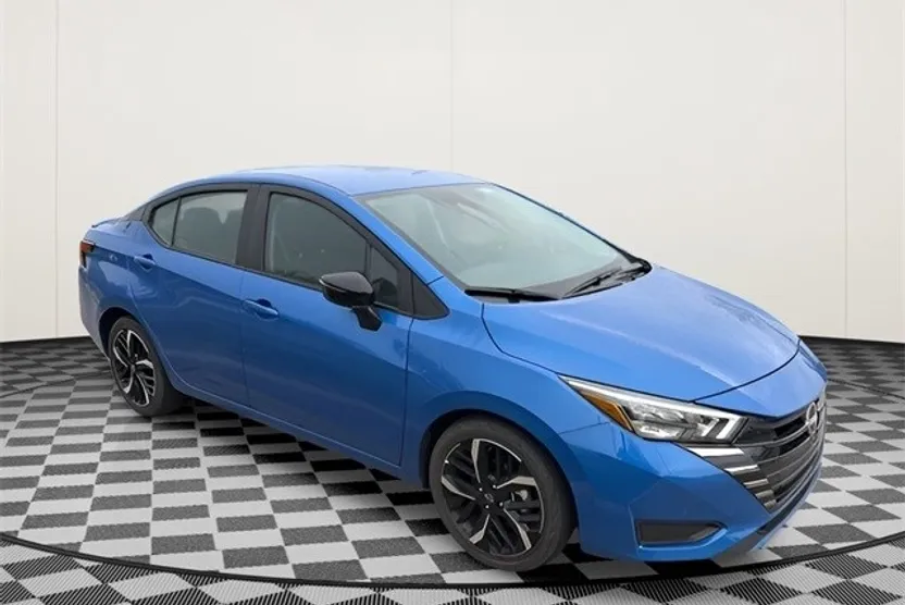 2024 Nissan Versa 1.6 SR photo 1