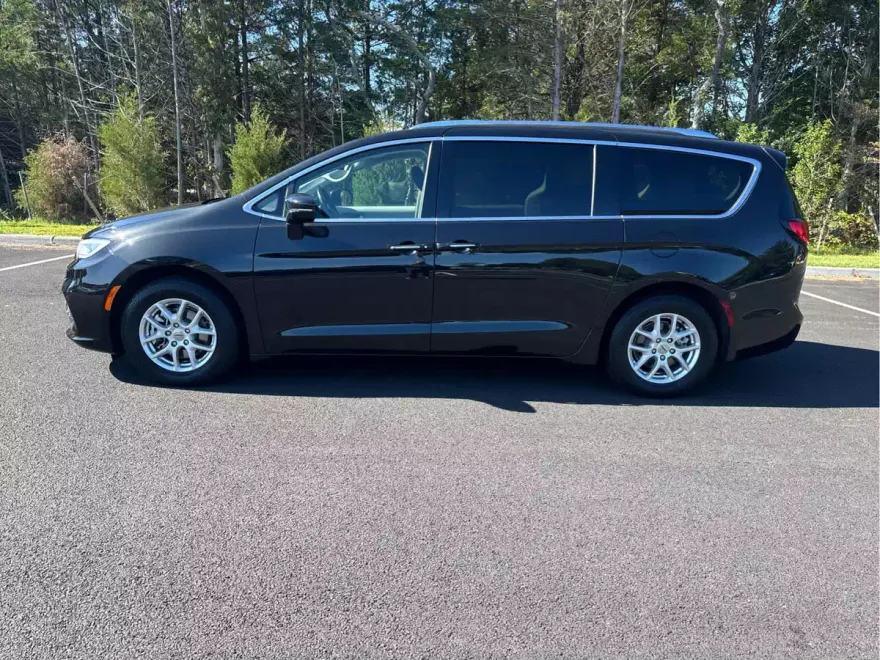 2021 Chrysler Pacifica Touring L photo 1