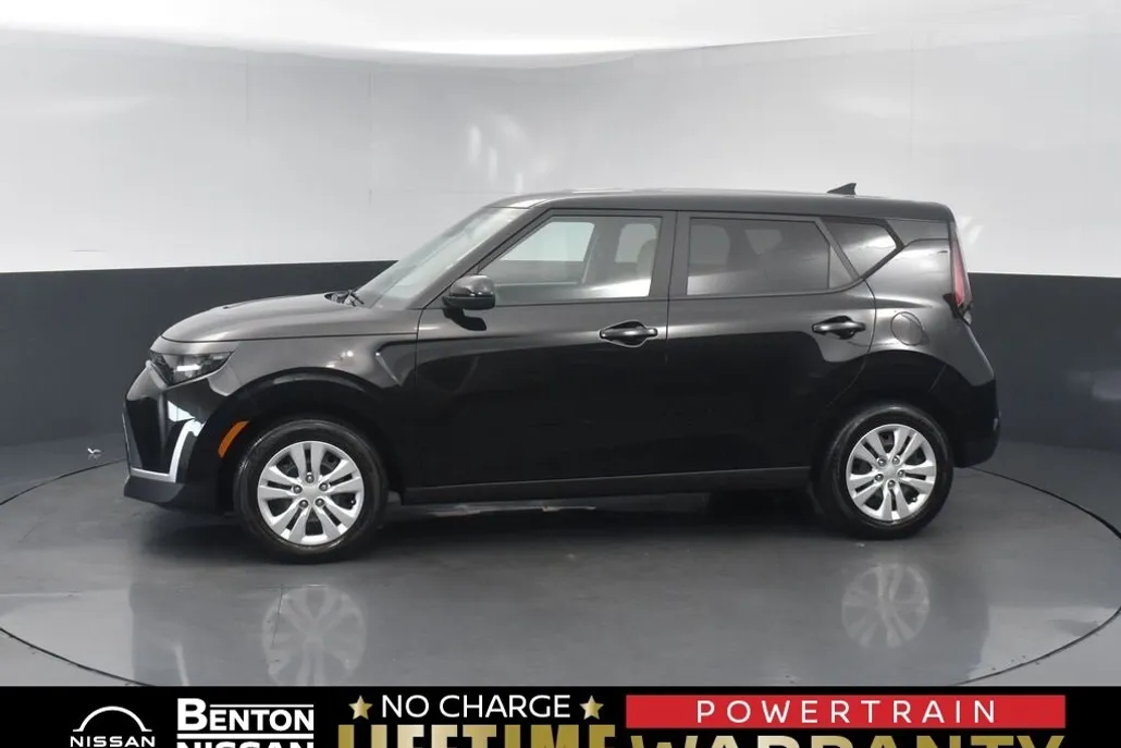 2024 Kia Soul LX photo 1
