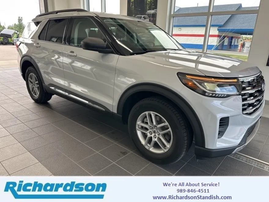 2025 Ford Explorer photo 1