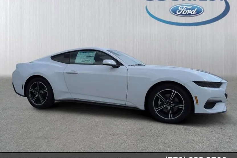 2025 Ford Mustang EcoBoost photo 1