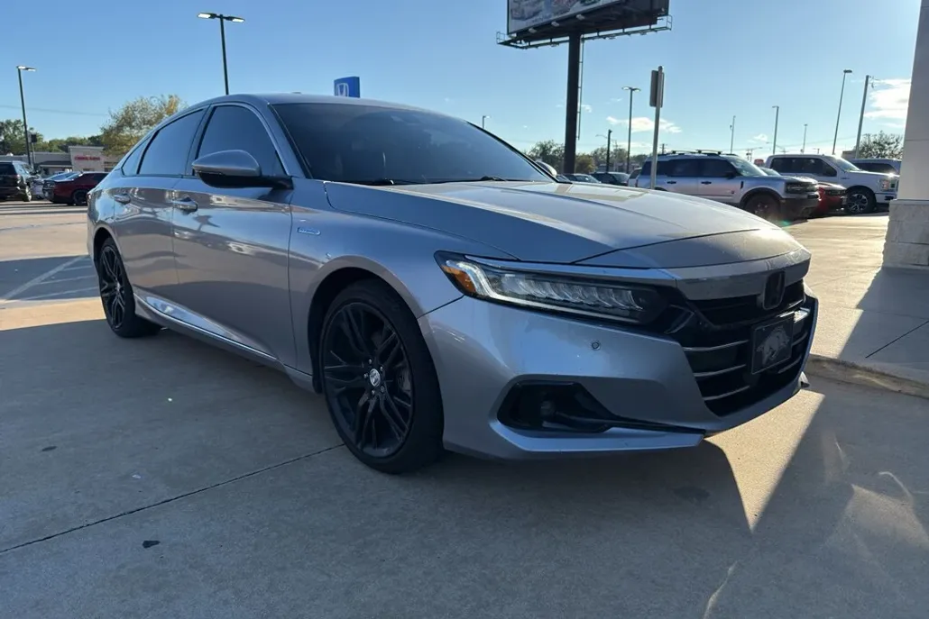 2022 Honda Accord Hybrid Touring photo 1