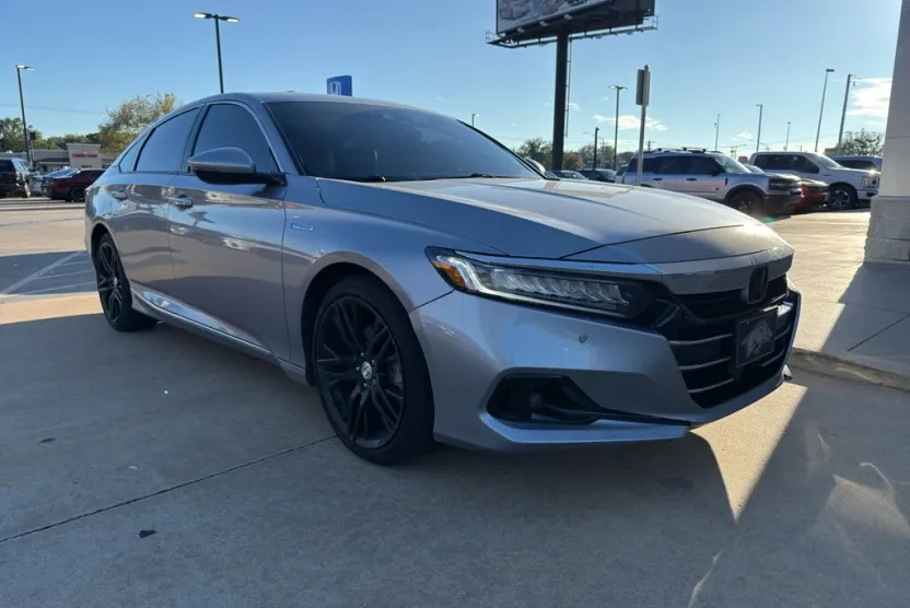 2022 Honda Accord Hybrid Touring photo 1