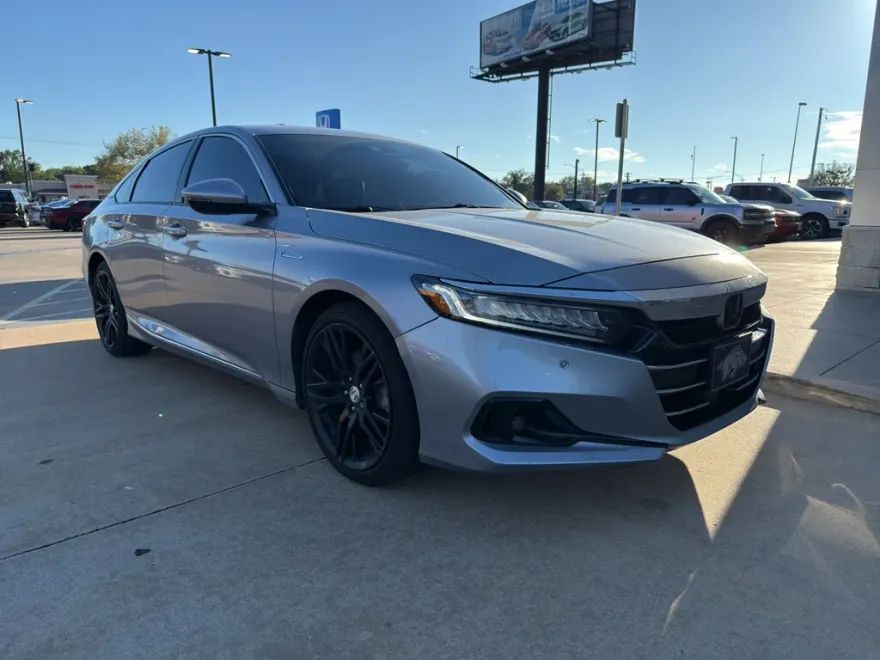 2022 Honda Accord Hybrid Touring photo 1