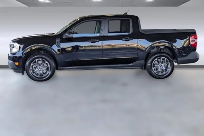 2022 Ford Maverick XLT photo 1