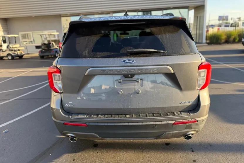 2022 Ford Explorer XLT photo 1