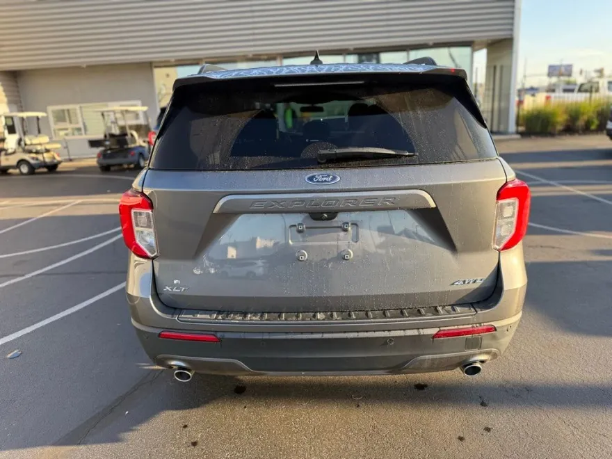 2022 Ford Explorer XLT photo 1
