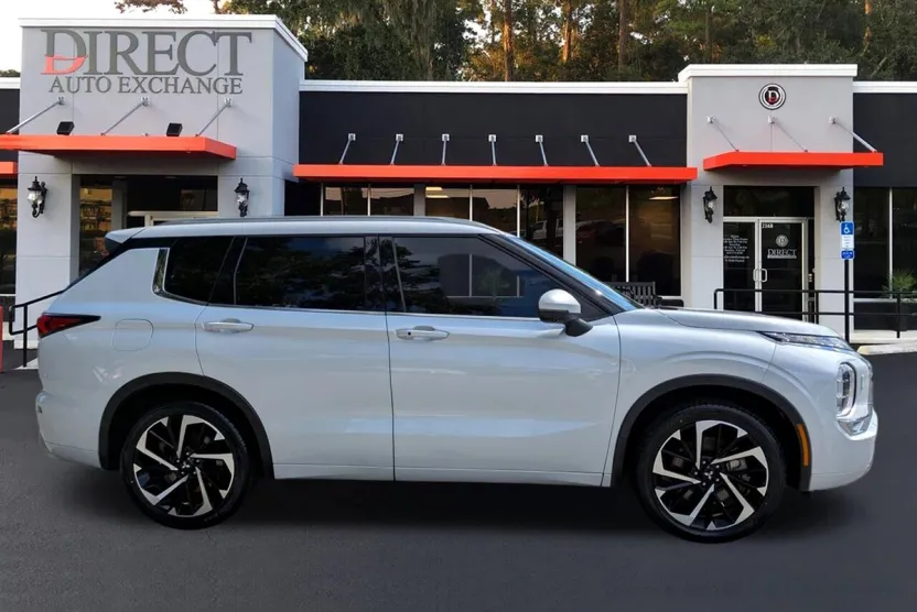 2022 Mitsubishi Outlander SEL photo 1