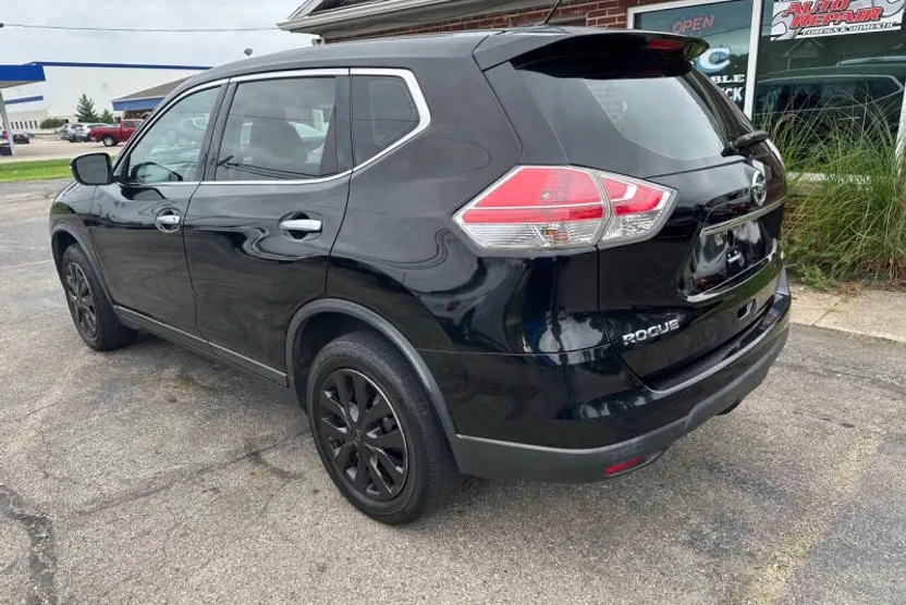 2015 Nissan Rogue S photo 1