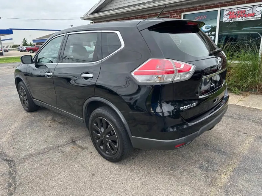 2015 Nissan Rogue S photo 1