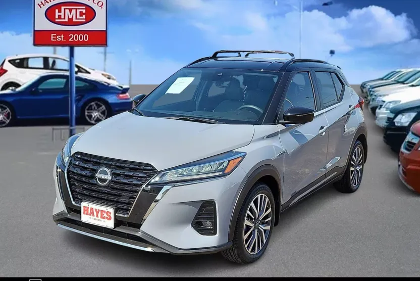 2024 Nissan Kicks SR photo 1