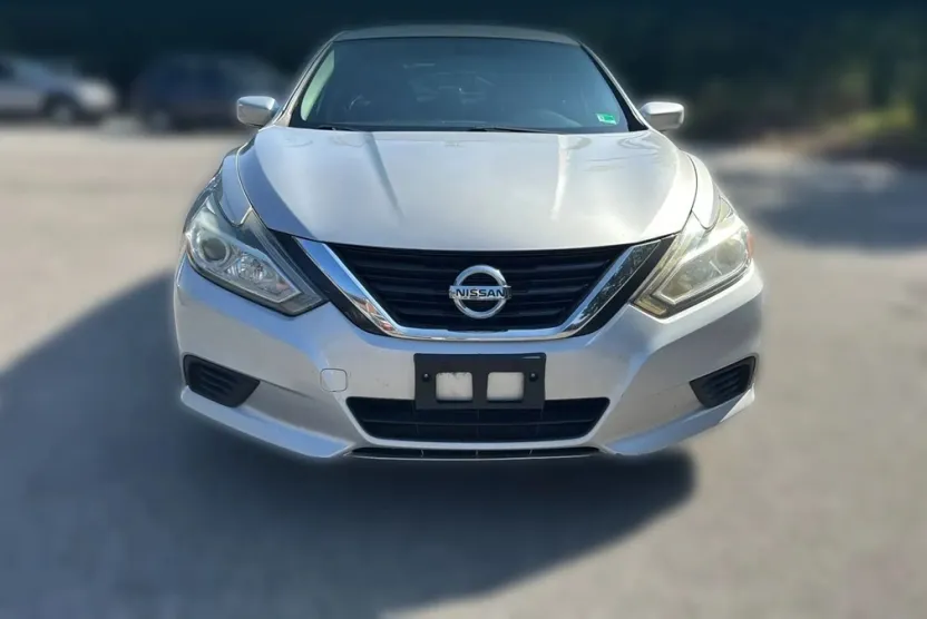 2017 Nissan Altima 2.5 photo 1