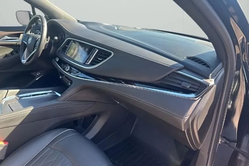 2023 Buick Enclave Avenir photo 1