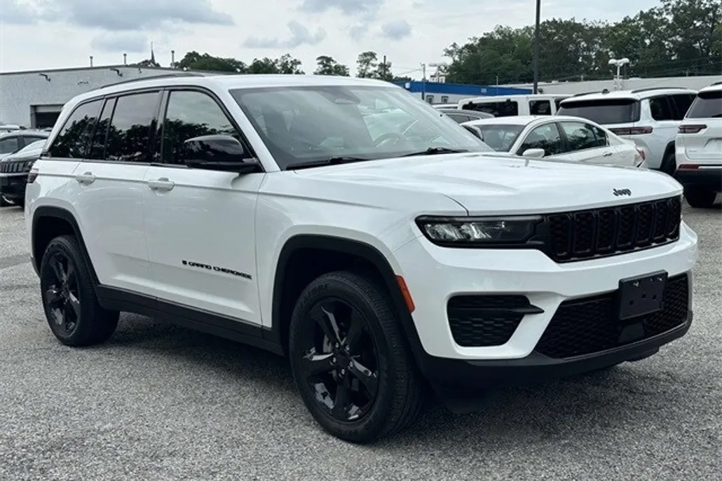 2022 Jeep Grand Cherokee Altitude photo 1