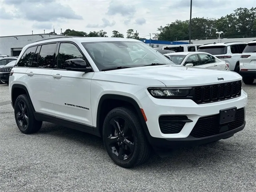 2022 Jeep Grand Cherokee Altitude photo 1