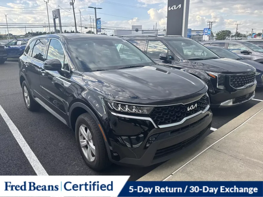 2022 Kia Sorento LX photo 1