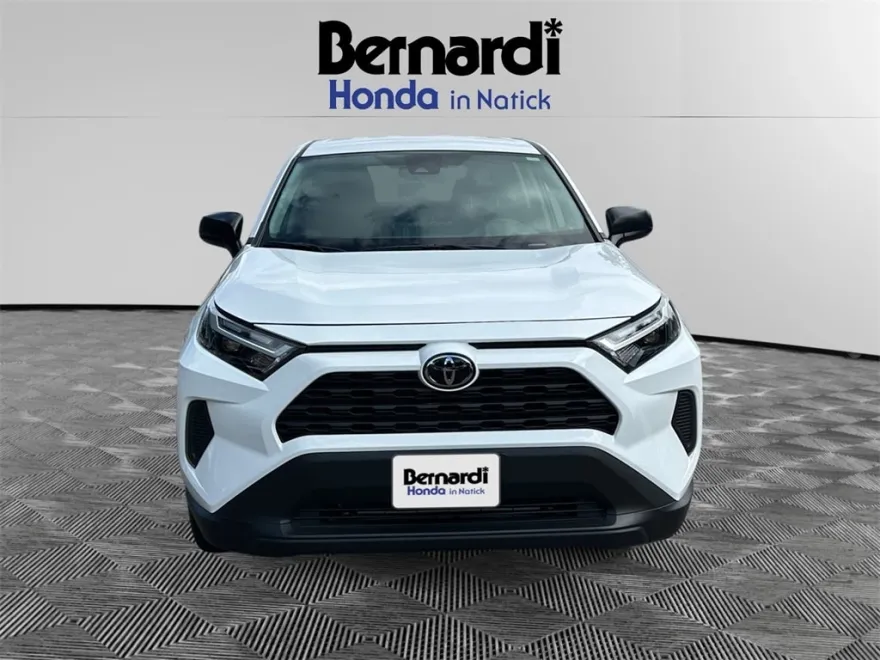 2024 Toyota RAV4 LE photo 1