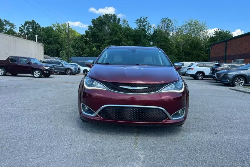 2018 Chrysler Pacifica Limited photo 1