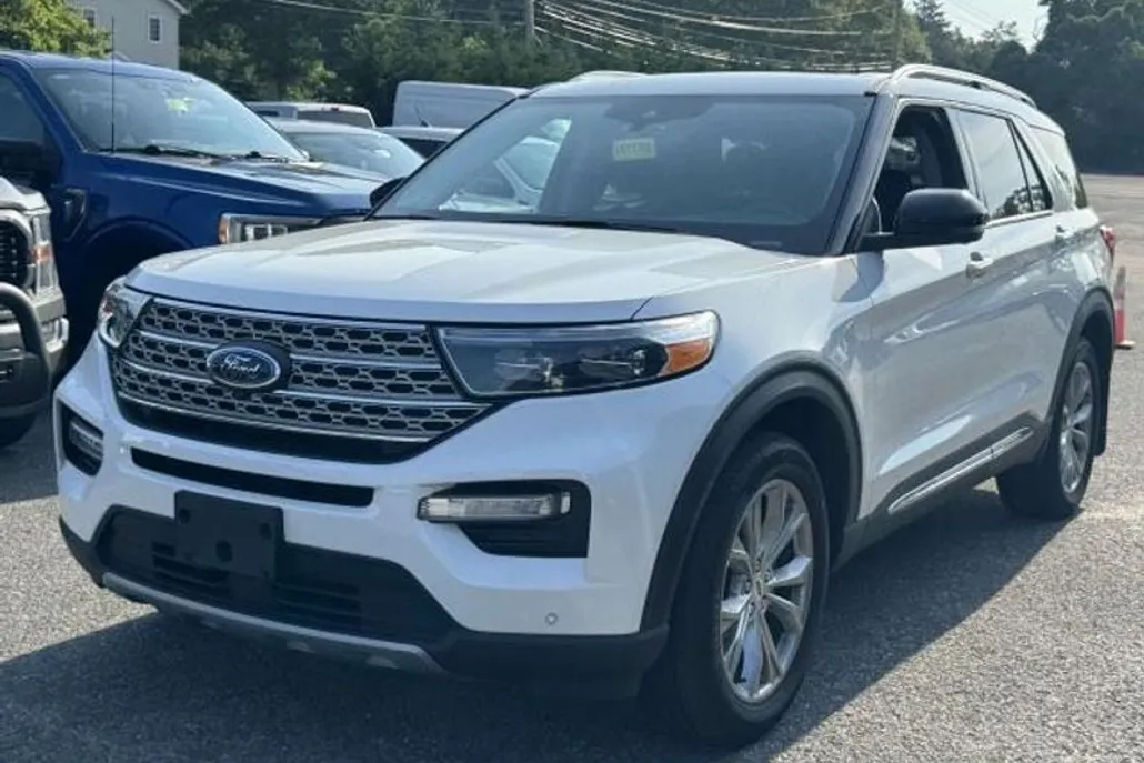 2022 Ford Explorer Limited photo 1