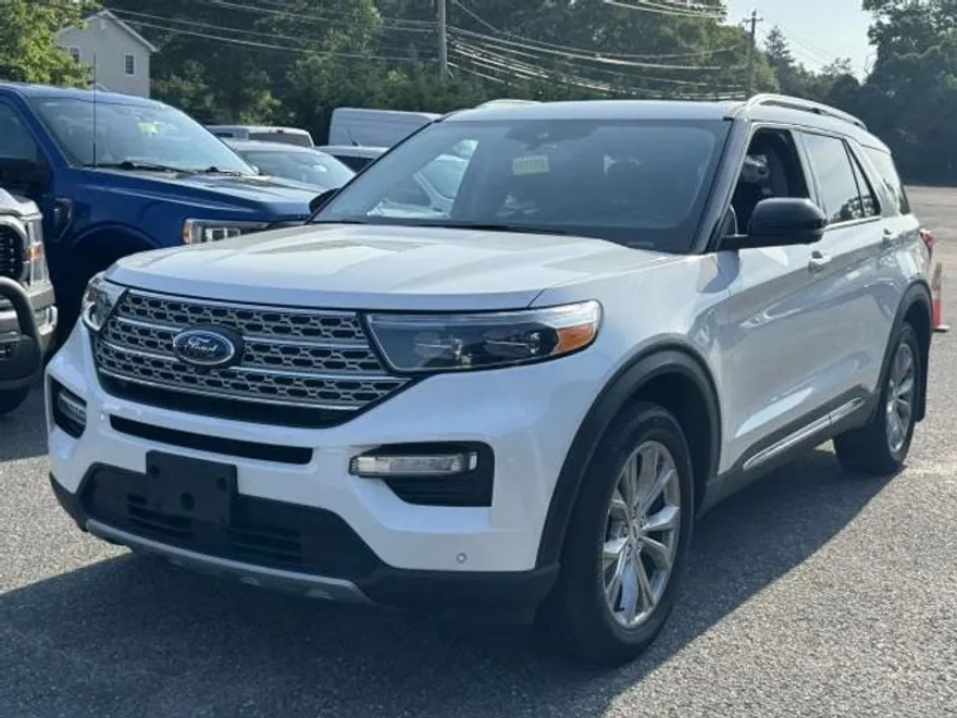 2022 Ford Explorer Limited photo 1