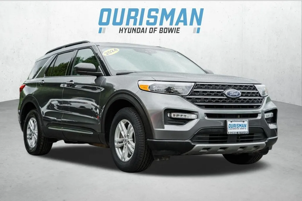 2024 Ford Explorer XLT photo 1