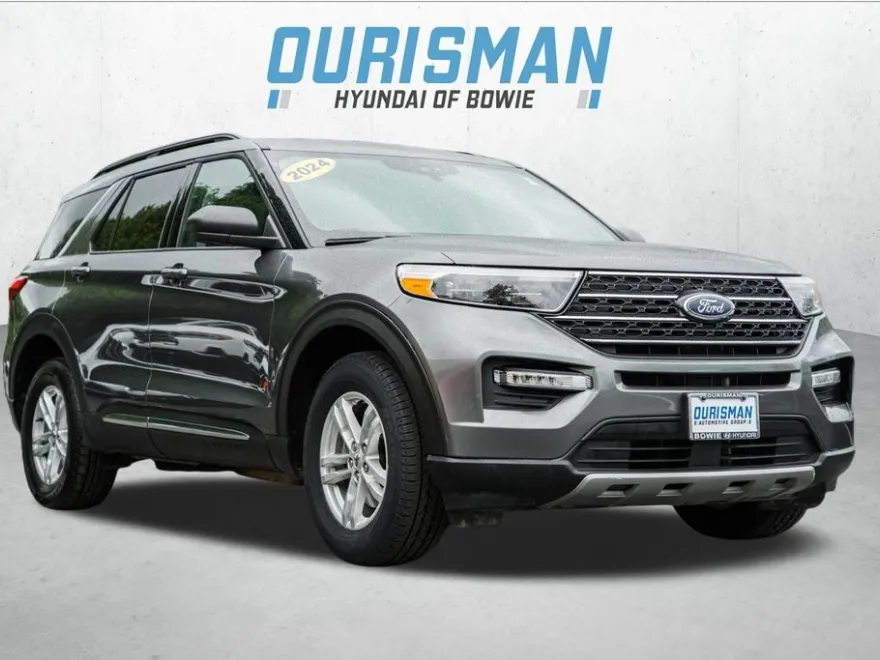 2024 Ford Explorer XLT photo 1