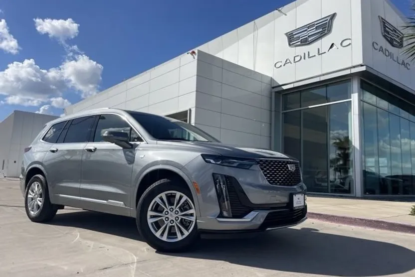 2025 Cadillac XT6 Luxury photo 1